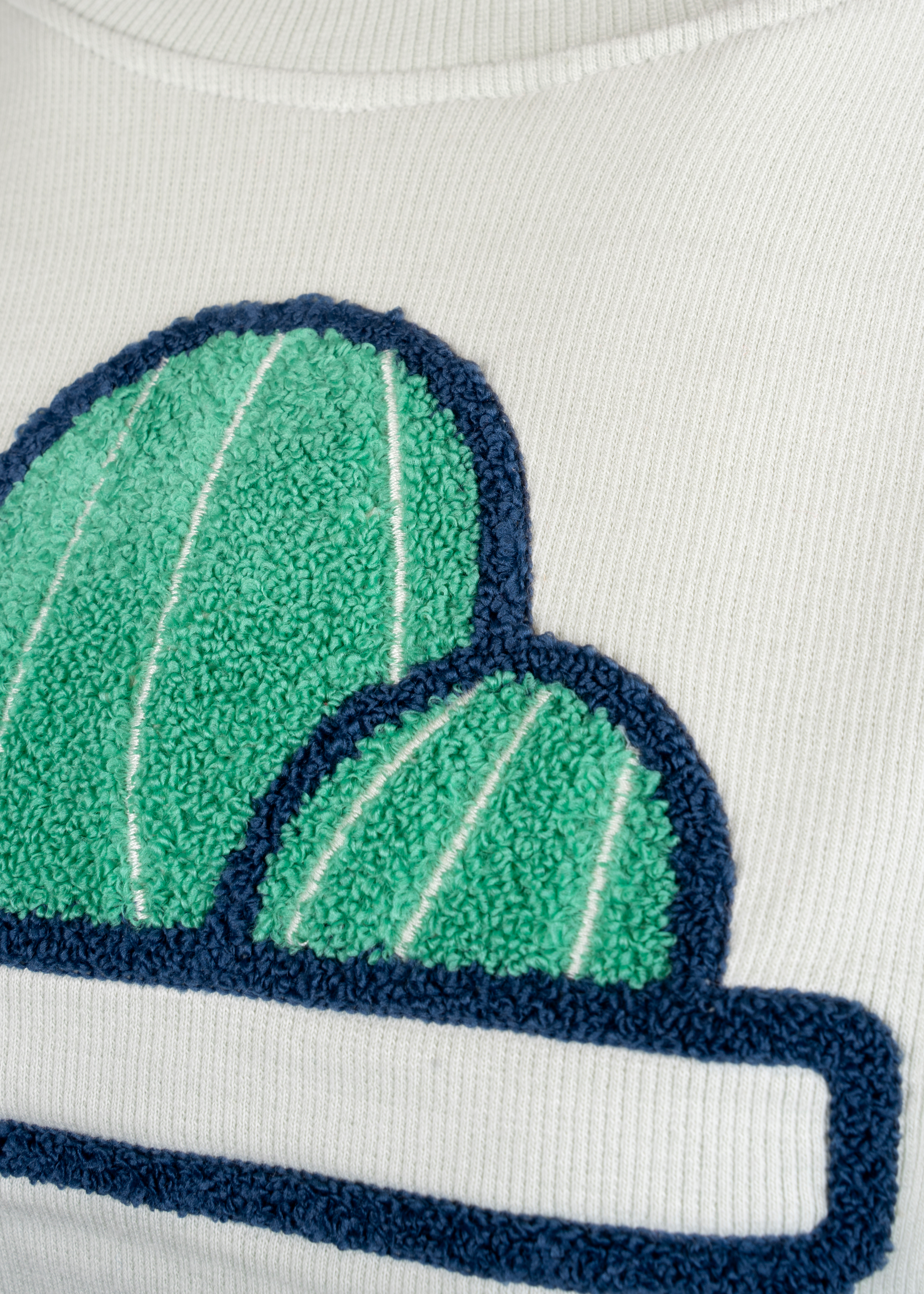 Grünes, geripptes, übergroßes, besticktes Crop-Top