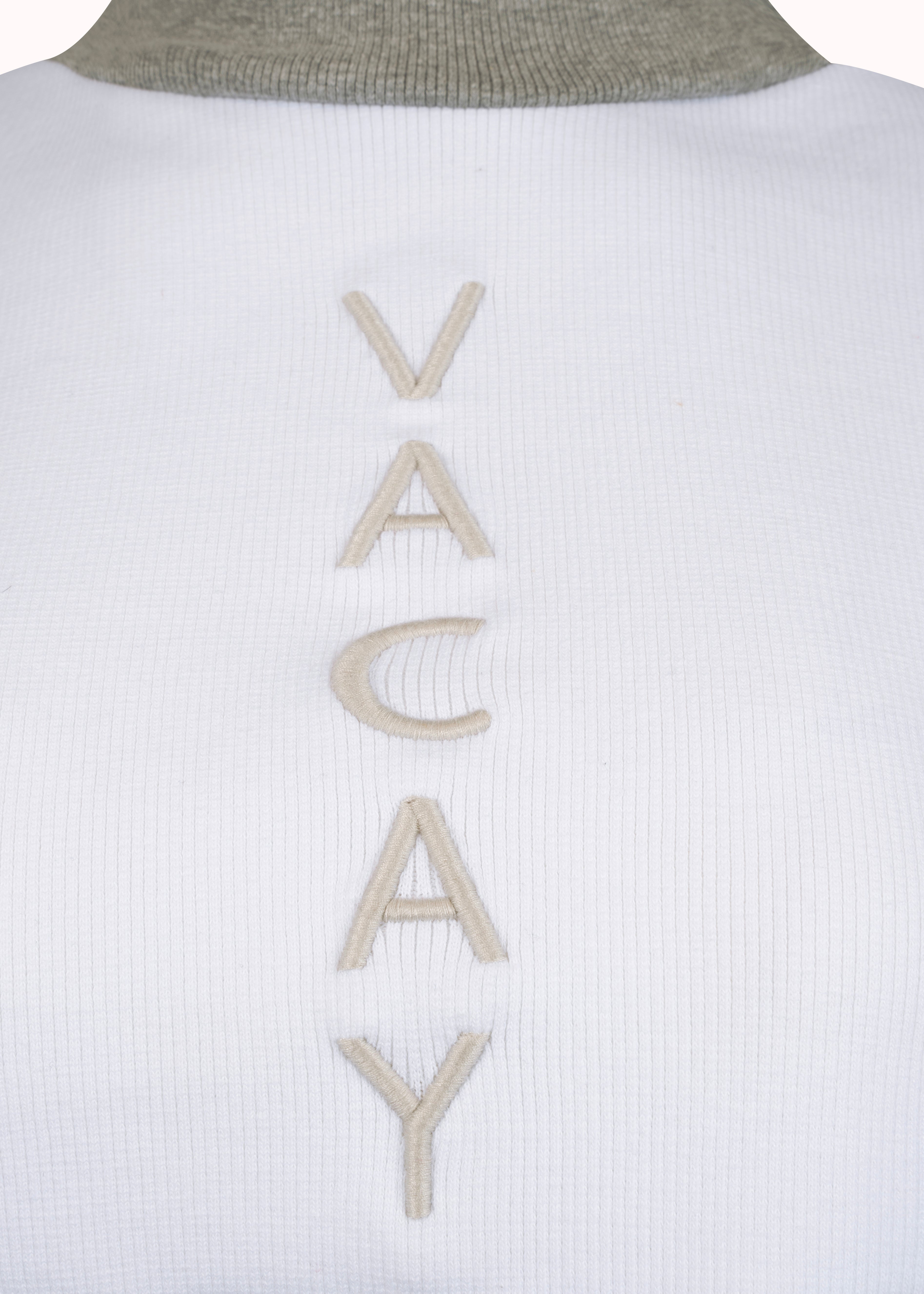 Geripptes, übergroßes, besticktes Crop-Top im Colourblock-Stil