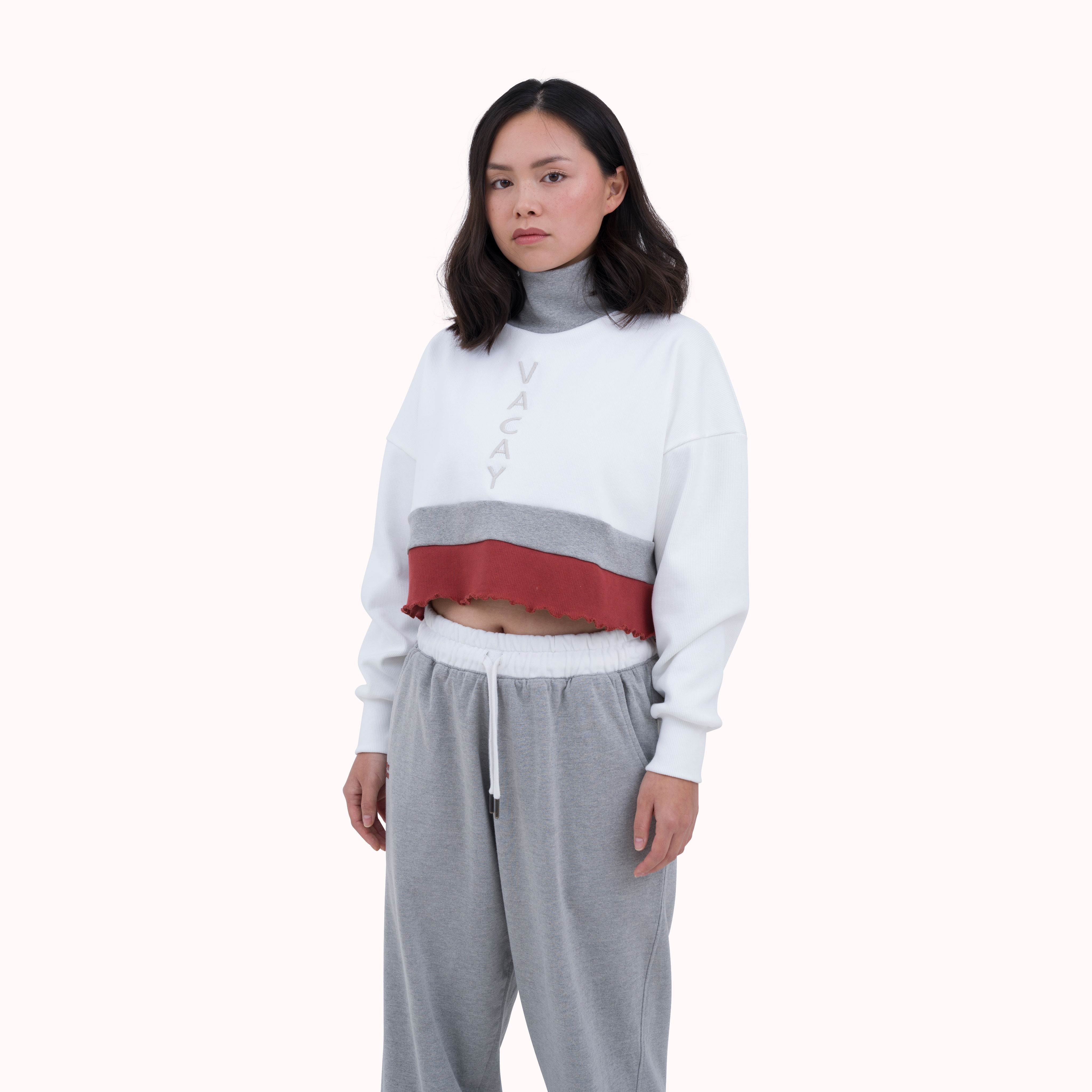Geripptes, übergroßes, besticktes Crop-Top im Colourblock-Stil