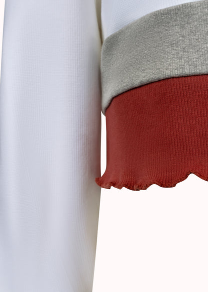 Geripptes, übergroßes, besticktes Crop-Top im Colourblock-Stil