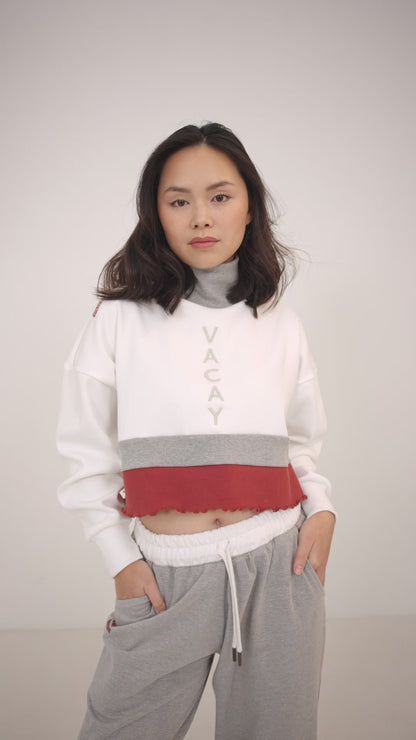 Geripptes, übergroßes, besticktes Crop-Top im Colourblock-Stil